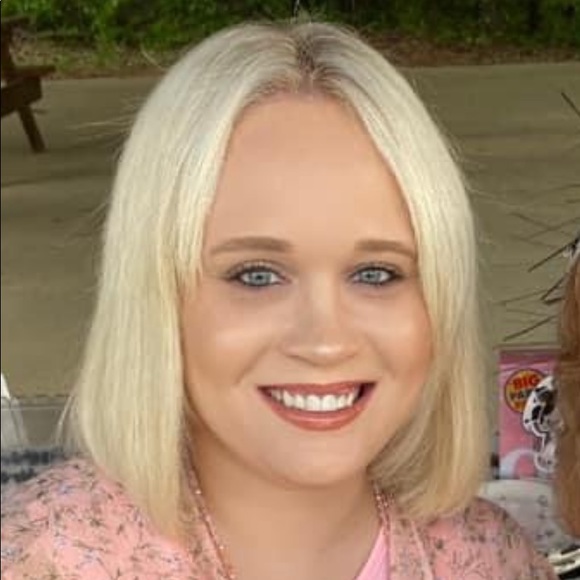 Meet your Posher, Hannah - Picture 1 of 1